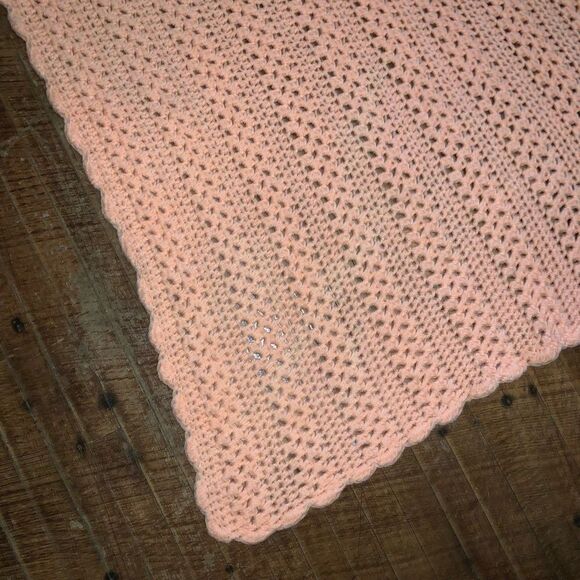 Handmade peach crocheted baby blanket - Picture 2 of 2